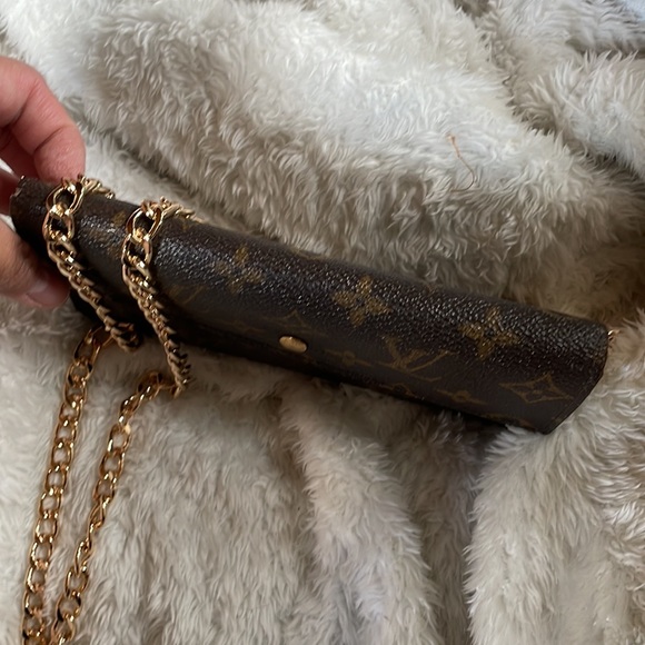 🚨SOLD🚨Louis Vuitton monogram Classic Sarah bifold wallet. Serial# M11914 - Picture 2 of 5